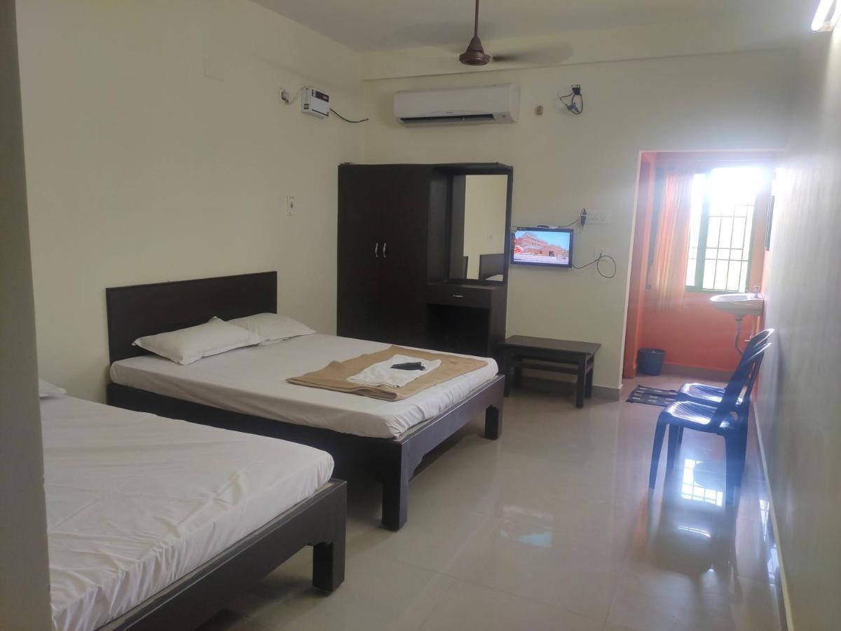 Subasree Cottage Tirunallar Exterior foto